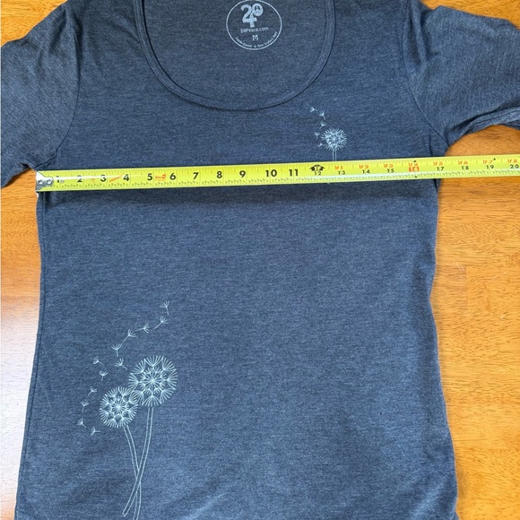 NWOT 24Peace Gray Women's Top with Dandelion Design Size M - Picture 8 of 11